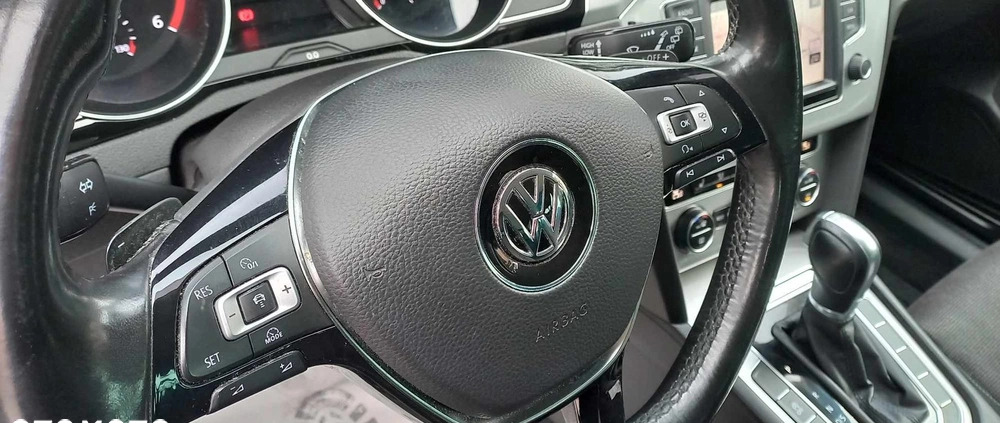 Volkswagen Passat cena 57800 przebieg: 232000, rok produkcji 2017 z Lubawa małe 596
